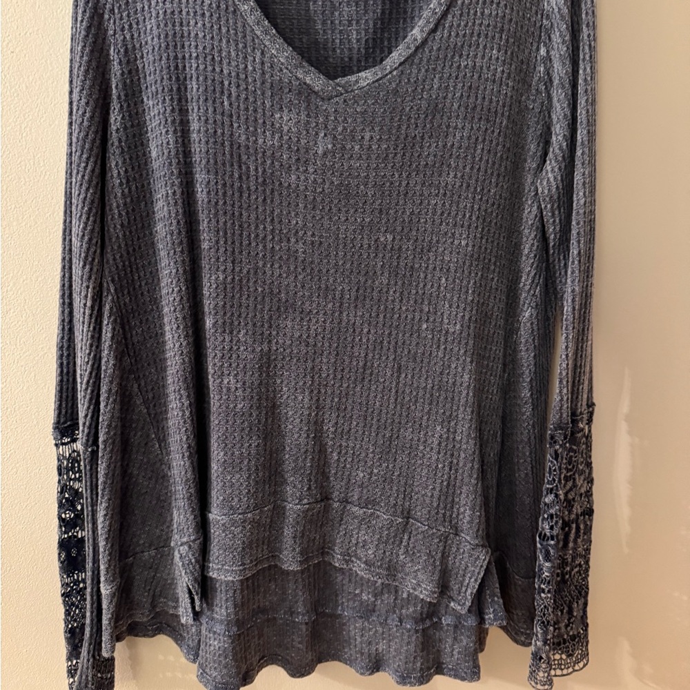 Lazy Sundays Blue Long Sleeve V-Neck Top with Lace Sleeve Accent